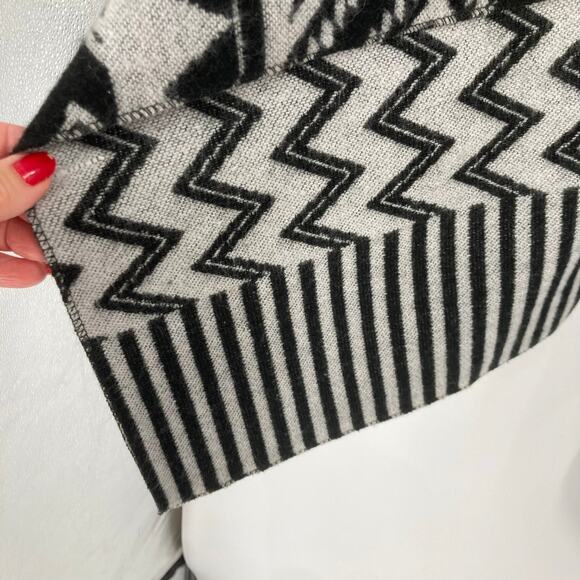 Akira Southwest Black Gray Print Western Poncho One Size Women’s Aztec - Picture 4 of 7